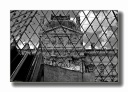 A travers la Pyramide du Louvre, Paris