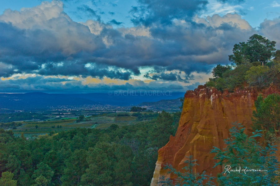 Roussilon, ocre et plaine du Lubéron.jpg